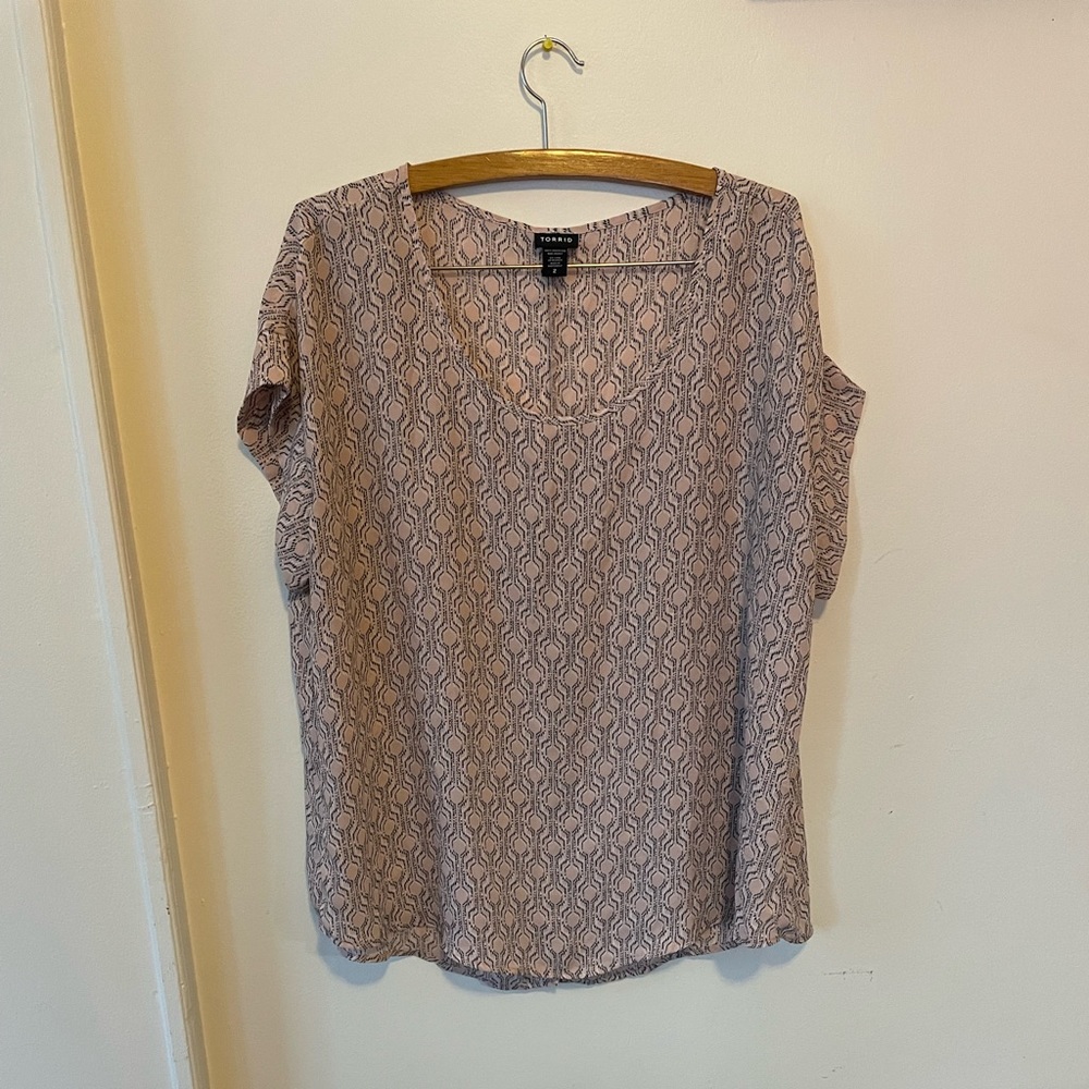 Women’s pink patterned Torrid dress shirt